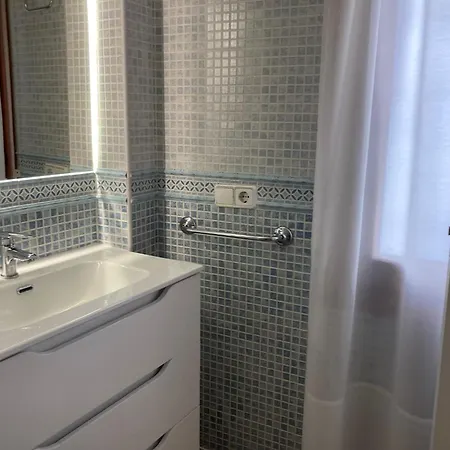 Apartment Ciudad Del Encaje 3 *